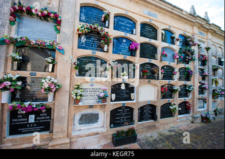 Cimitero comunale in Alaior, central Minorca, Mare Mediterraneo. Foto Stock