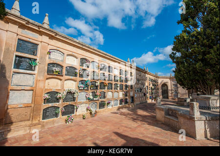 Cimitero comunale in Alaior, central Minorca, Mare Mediterraneo. Foto Stock