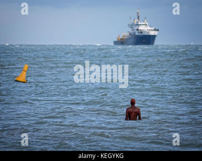 Un'altra scultura del tempo di Antony Gormley a Margate Kent Regno Unito Foto Stock