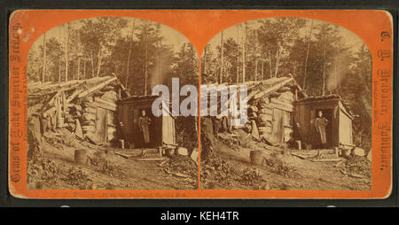 (Donna sorge nella porta di log cabin) sul Pacifico settentrionale Road, da Childs, B. F. Foto Stock