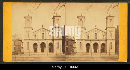 Questa vista stereoscopica mostra la chiesa presbiteriana di Broad Street, situata sotto Spring Street. L'immagine, parte della collezione di Robert N. Dennis, cattura le caratteristiche architettoniche della chiesa e l'area circostante in un contesto storico. Foto Stock