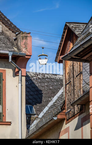 Rüdesheim am Rhein, città vinicola in Germania, scenario della città vecchia e funivia Foto Stock