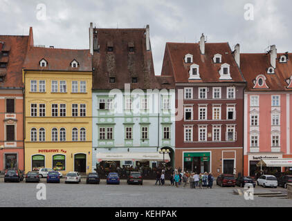 Case medievali nella città piazza principale Krále Jiřího z Poděbrad in Cheb, Repubblica Ceca. Foto Stock