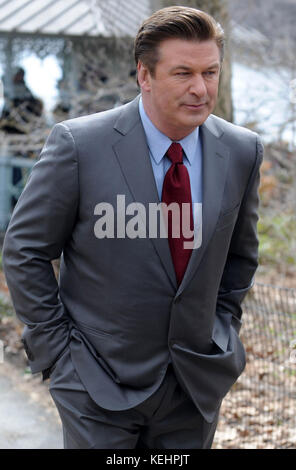 New YORK, NY - 22 MARZO: Alec Baldwin è visto a Central Park in set per '30 Rock' il 22 Marzo 2011 a New York City People: Alec Baldwin Credit: Hoo-me.com/MediaPunch Foto Stock