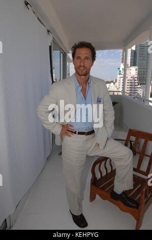 Miami BEACH, FL - 1 APRILE: L'attore Matthew McConaughey promuove il suo nuovo film di Paramount 'Sahara' in Delano Hotel 1 aprile 2005 a Miami Beach, Florida. Credito: Hoo-me.com/MediaPunch Foto Stock