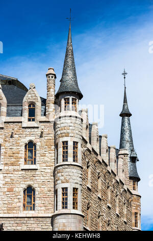 Caja Espana Savings Bank in Casa Botines progettato dall architetto Antoni Gaudi a Leon, Castilla y Leon, Spagna Foto Stock