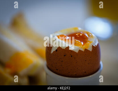 Uovo Bollito Per Colazione Foto Stock