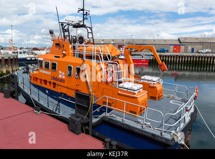 RNLI Severn scialuppa di salvataggio di classe 'RNLB Margaret Foster' nel porto di Kirkwall, Continentale, Orkney, Scotland, Regno Unito Foto Stock