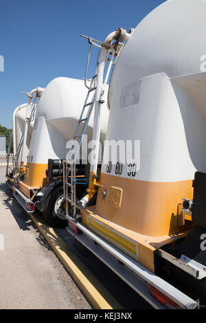 Camion per cemento liquido, Francia Foto Stock
