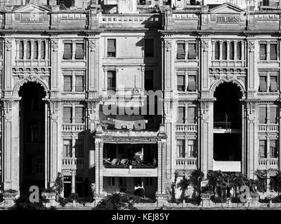 Edifici di balluta in st julians Balluta bay a Malta sono state costruite nel 1928 e sono il migliore esempio di art nouveau sulle isole Foto Stock