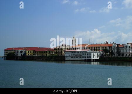 La città vecchia di Panama - vista dall'acqua. Foto Stock