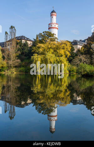 Il castello di Landgravio con torre bianca a Bad Homburg vor der Höhe, città termale in Germania Foto Stock