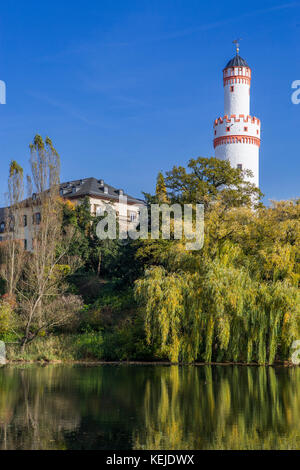 Il castello di Landgravio con torre bianca a Bad Homburg vor der Höhe, città termale in Germania Foto Stock