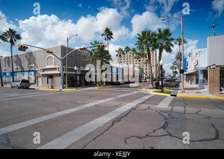 Jackson Street nel centro cittadino di Harlingen, Texas, Stati Uniti d'America. Foto Stock