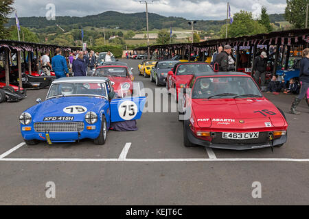 Line-up di auto sportive tra cui una Fiat X1/9 e un MG Midget al 2017 autunno la velocità finale a Shelsley Walsh Hill Climb, Worcestershire, Inghilterra. Foto Stock