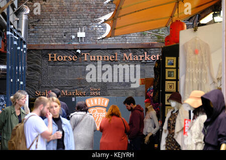 Cavallo Mercato a tunnel, il mercato di Camden Town, Londra, Regno Unito Foto Stock