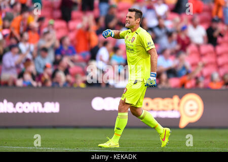 Brisbane, Queensland, Australia. 22 ottobre, 2017. Michael Theo del rombo (#1) celebra un obiettivo che è stato successivamente disattivate durante il round tre Hyundai un-League match tra il ruggito di Brisbane e i getti di Newcastle presso lo Stadio Suncorp su ottobre 22, 2017 a Brisbane, Australia. Credito: Albert Perez/ZUMA filo/Alamy Live News Foto Stock