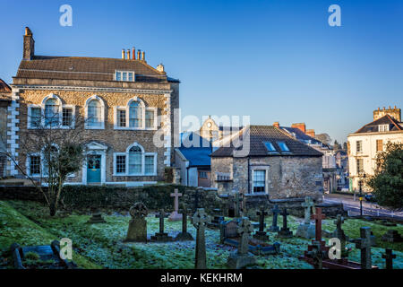 Argyll Casa dolce street e il gelo nella chiesa di san Giovanni evangelista cimitero, frome, somerset Foto Stock