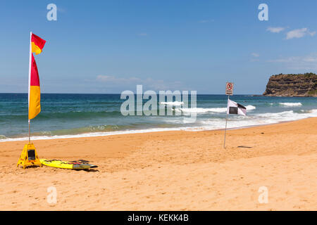 Surf bagnini di salvataggio su Bungan beach, Bungan beach è una popolare spiaggia per il surf a nord di Sydney, Nuovo Galles del Sud, Australia Foto Stock