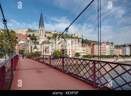 Lione, Saone, Passerelle St Georges und Eglise Saint Georges - Lyon, Saone, Passerelle St Georges e Saint Georges Chiesa Foto Stock