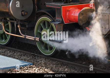 Il motore di vapore il 'Tornado' fermato a Taunton stazione ferroviaria per assumere acqua mentre si tira il Torbay Express in estate 2017 Foto Stock