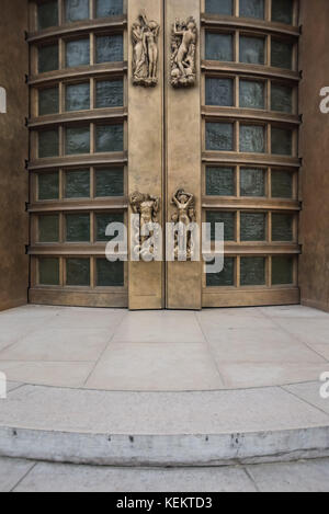 Parigi, Palais de Tokio, Art-Deco-skulpturen am Portal Foto Stock