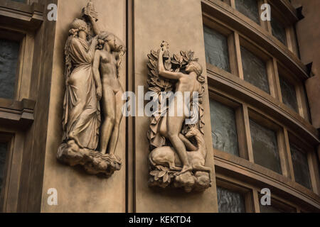 Parigi, Palais de Tokio, Art-Deco-skulpturen am Portal Foto Stock