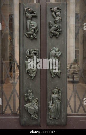 Parigi, Palais de Tokio, Art-Deco-skulpturen am Portal Foto Stock