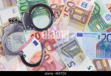 Aprire manette sul denaro euro sfondo astratto Foto Stock