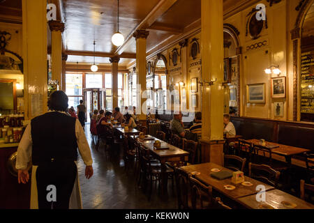 Brüssel, Bierkneipe A la Mort Subite - Bruxelles, Beer Bar A la Mort Subite (Bruxelles, Brussel) Foto Stock