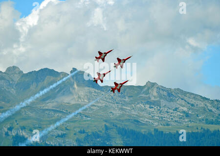 Sion, Svizzera - 15 settembre: la Patrouille Suisse in il breitling air show: Settembre 15, 2017 a Sion in Svizzera Foto Stock