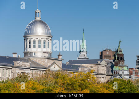 Montreal, ca - 21 ottobre 2017: Mercato di Bonsecours nel vecchio porto di Montreal, in autunno Foto Stock