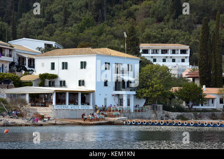 La casa bianca casa di Gerald durrel e utilizzato nella serie tv durrels su Corfù, vicino a Kassiopi Grecia. Foto Stock
