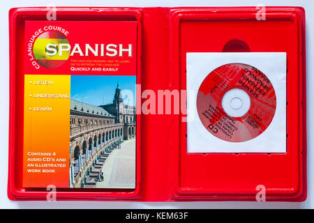 CD di spagnolo Corso di lingua contiene 4 CD audio e di un lavoro illustrato libro isolato su sfondo bianco Foto Stock