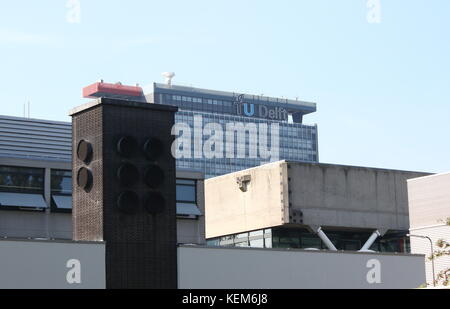 Tetti a Delft Technical University campus, Paesi Bassi. Facoltà di Ingegneria Elettrica, Matematica e Informatica (EEMCS). Foto Stock