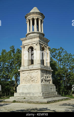 Mausoleo del julii situato di fronte alla via Domitia, vicino a St Remy in Provenza (Francia meridionale). circa 40 A.C. Foto Stock