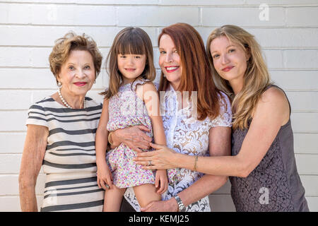 Quattro generazioni della famiglia femmina Foto Stock