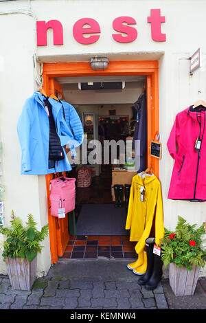 Negozio di abbigliamento e articoli da regalo, Kenmare, County Kerry, Irlanda - John Gollop Foto Stock