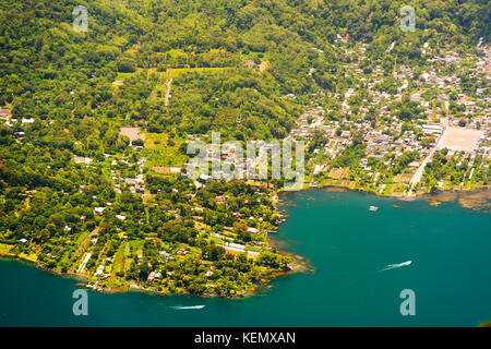 Litorale di Santiago sul lago Atitlan in Guatemala, America Centrale Foto Stock