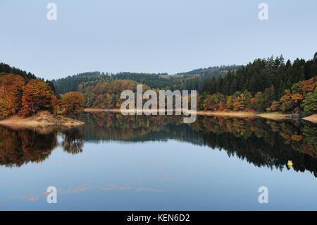 Caduta alla aggertalsperre - aggertal e rengsetal Foto Stock