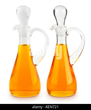 Olio di oliva in una bottiglia di vetro isolato su sfondo bianco Foto Stock