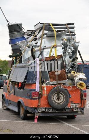 Il vecchio van la raccolta dei rottami metallici. Foto Stock