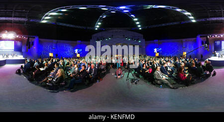 Le persone che frequentano le innovazioni open forum 2017 Foto Stock