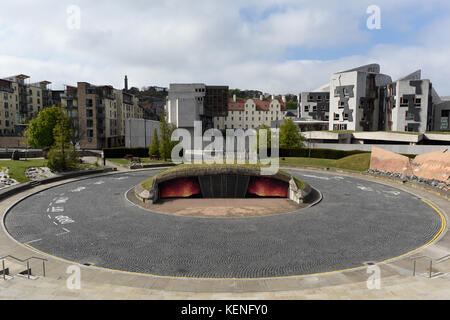 Vista verso holyrood e Calton Hill dal nostro Dynamic Earth a Edimburgo, Scozia Foto Stock