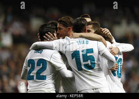 Madrid, Madrid, Spagna. 22 ottobre, 2017. Real Madrid giocatori visto celebrare dopo un goal.squadra di calcio spagnola Real Madrid ha vinto 3-0 contro Eibar. Credito: manu reino/SOPA/ZUMA filo/Alamy Live News Foto Stock