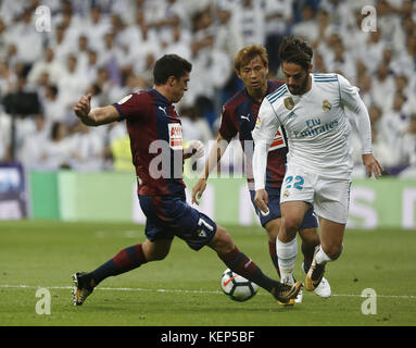 Madrid, Madrid, Spagna. 22 ottobre, 2017. Real Madrid player Isco visto durante il gioco.La squadra di calcio spagnola Real Madrid ha vinto 3-0 contro Eibar. Credito: manu reino/SOPA/ZUMA filo/Alamy Live News Foto Stock