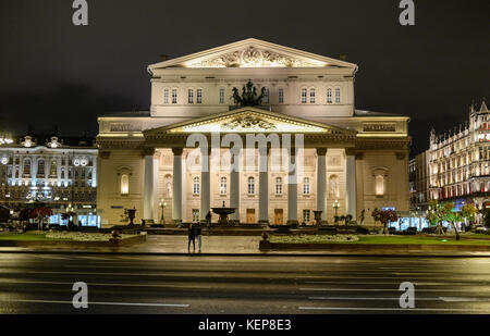 Mosca, Russia. 12 ottobre 2017. Vista del Teatro Bolshoi durante la serata a Mosca, Russia, 12 ottobre 2017. Crediti: Jens Kalaene/dpa-Zentralbild/ZB/dpa/Alamy Live News Foto Stock