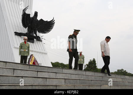 Presidente Rodrigo Duterte assiste una ghirlanda di rito di posa a Kalibata degli eroi nazionali nel cimitero di Jakarta, Indonesia durante il 9 settembre Foto Stock