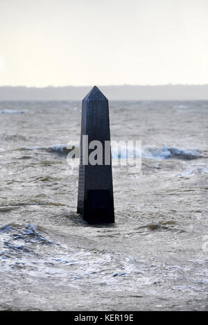 Crowstone a Chalkwell in mare spietato durante Storm Brian Foto Stock