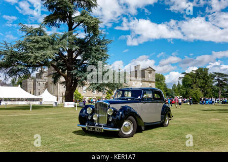 Wilton, Wiltshire / UK - 10 agosto 2014: UN 1948 Bentley Mark VI, 4 ½ litro, 4 porte, acciaio standard berlina sportiva a Wilton Classic & Supercar Show Foto Stock
